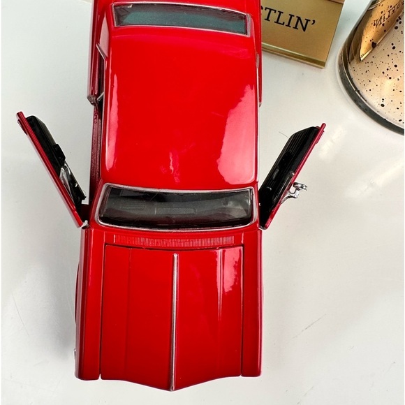 1965 Chevy Malibu SS, Red - Maisto 31258 - 1/24 Scale Diecast Model Toy Car - Picture 6 of 14